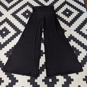 Beautiful wide leg Lululemon flowy pants sz 6